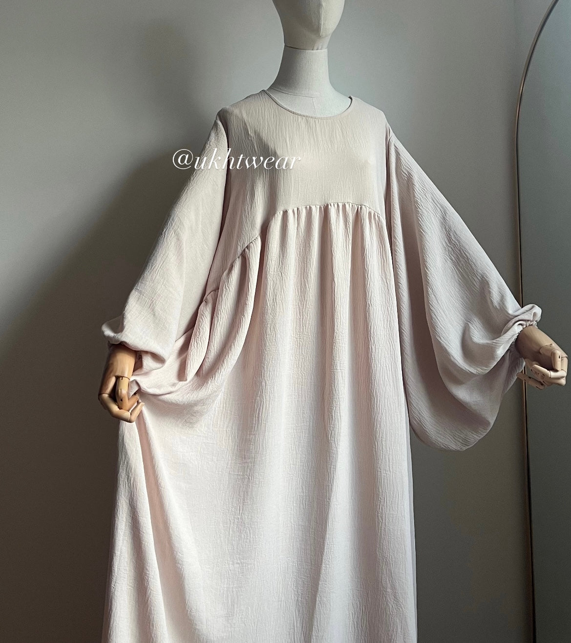 Balloon sleeve abaya