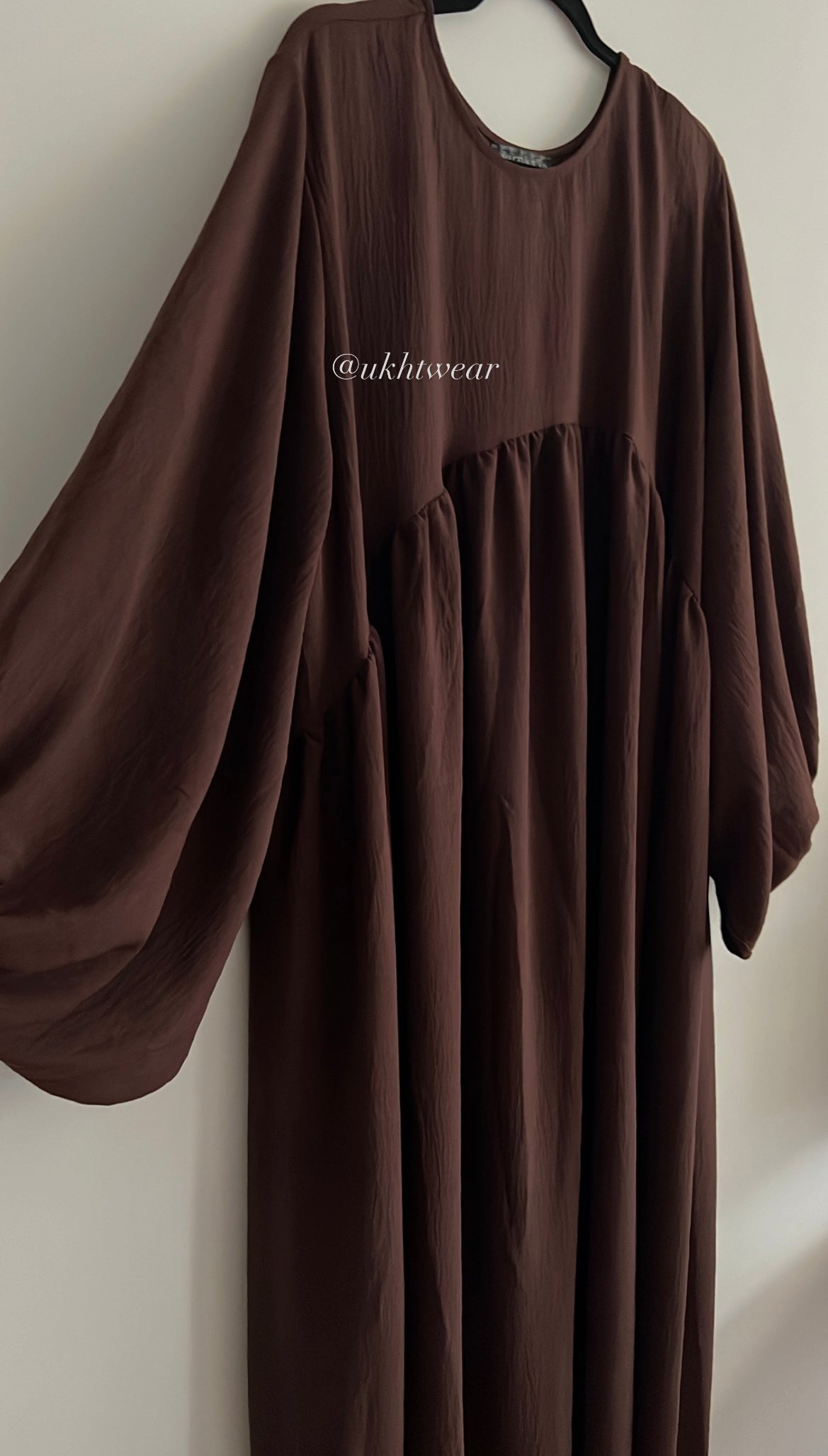 Balloon sleeve abaya